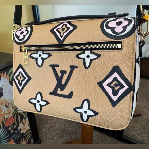 Louis Vuitton RARE Monogram Giant Wild At Heart Pochette Metis Arizona - Picture 4 of 12